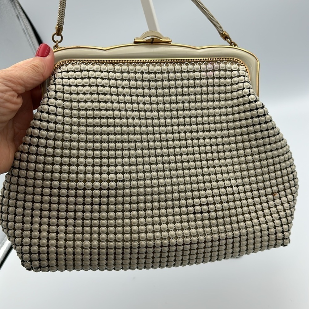 Vintage '70s Oroton Mesh Evening Purse in Gardenia Color - Picture 4 of 14